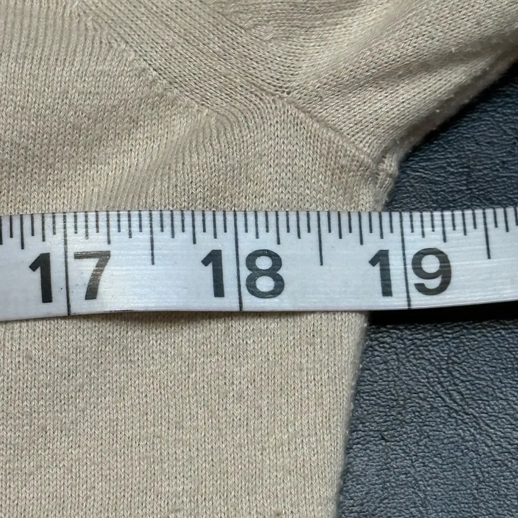 Burberry Classic Tan V-Neck Sweater size Medium - Image 12