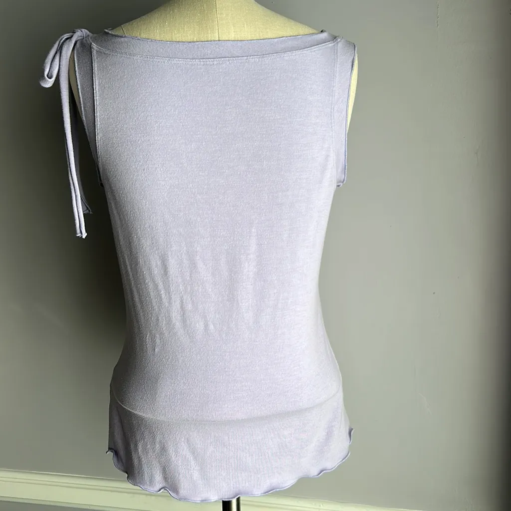 Lavender purple scoop neck fitted tank top with bow accent on the shoulder - Image 2