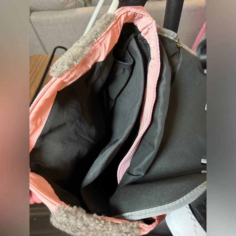 NWT  Playoff Sherpa Messenger Bag - Mauve - Image 8