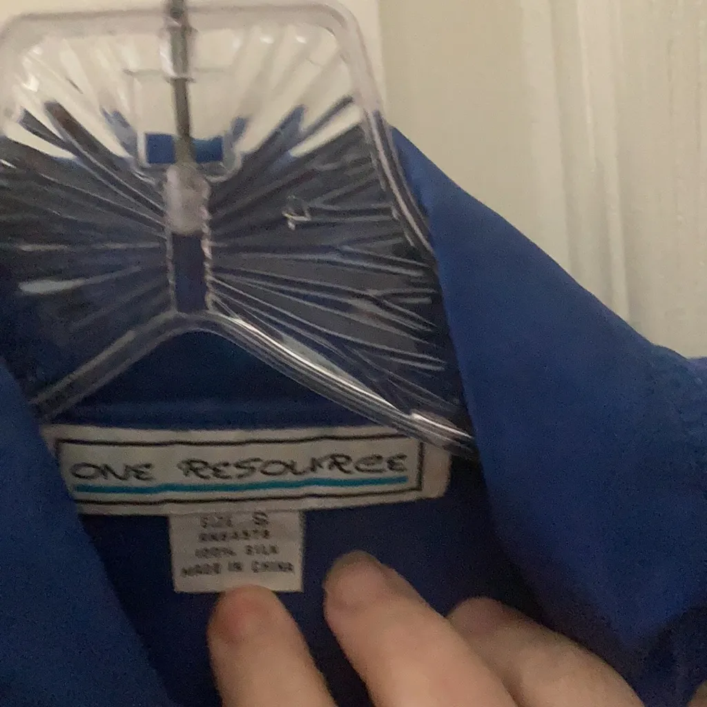 FINAL MARKDOWN One resource silk blouse small - Image 4