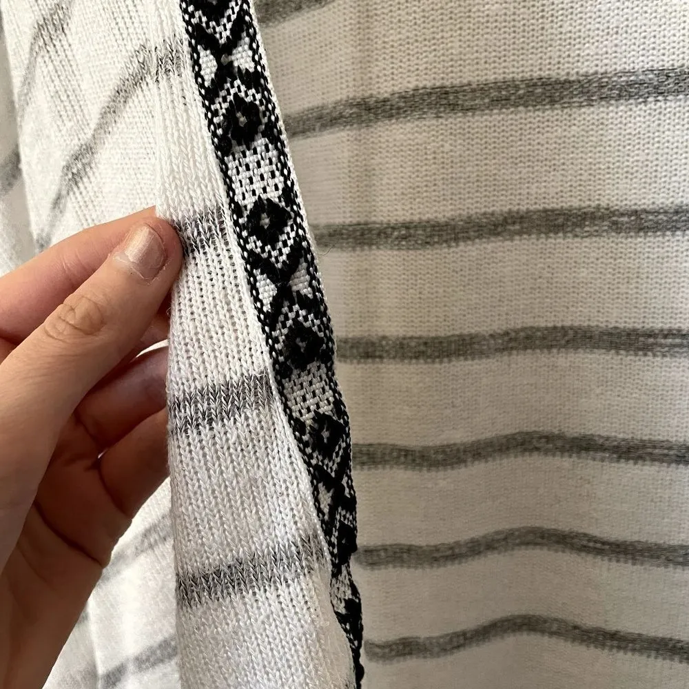 Le Lis one size black and gray striped poncho cardigan sweater comfortable knit - Image 5