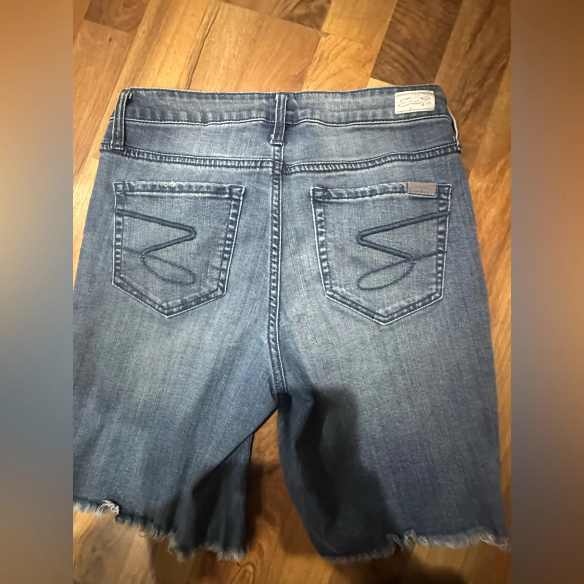 Seven7 Women's Blue Jean Shorts - Image 2