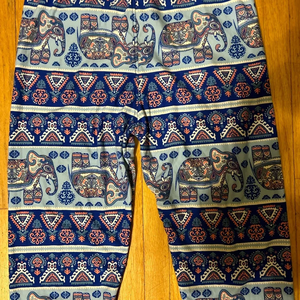Super Decorative Leggings Great Condition - Image 3