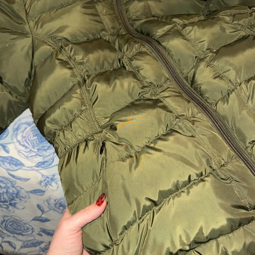 The North Face Olive Green Puffer Jacket • Faux Fur Hood • Winter Coat - Image 8