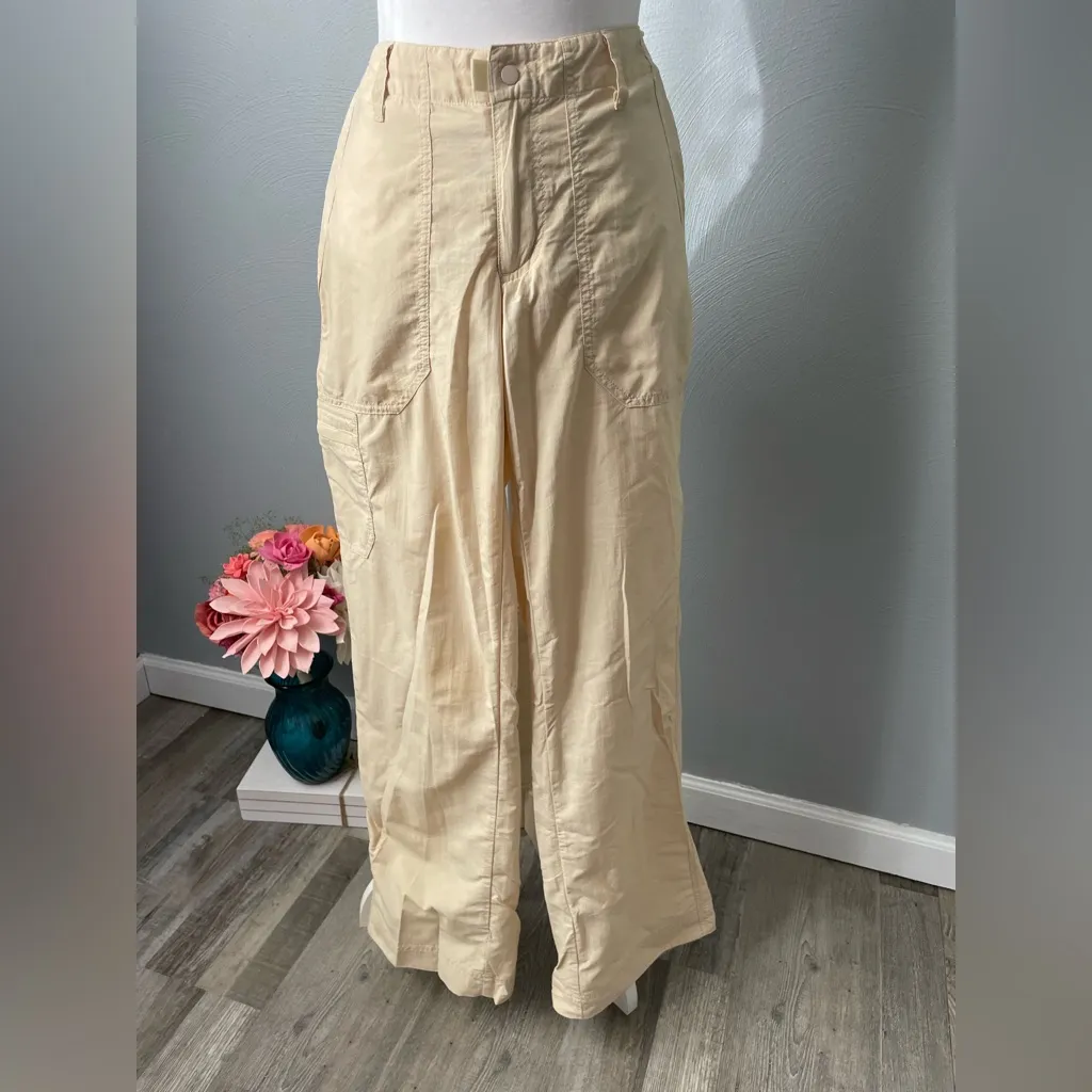 Patagonia Stand Up Pants Women’s 6 - Tan Lightweight Nylon - Vintage 2005 - Image 2