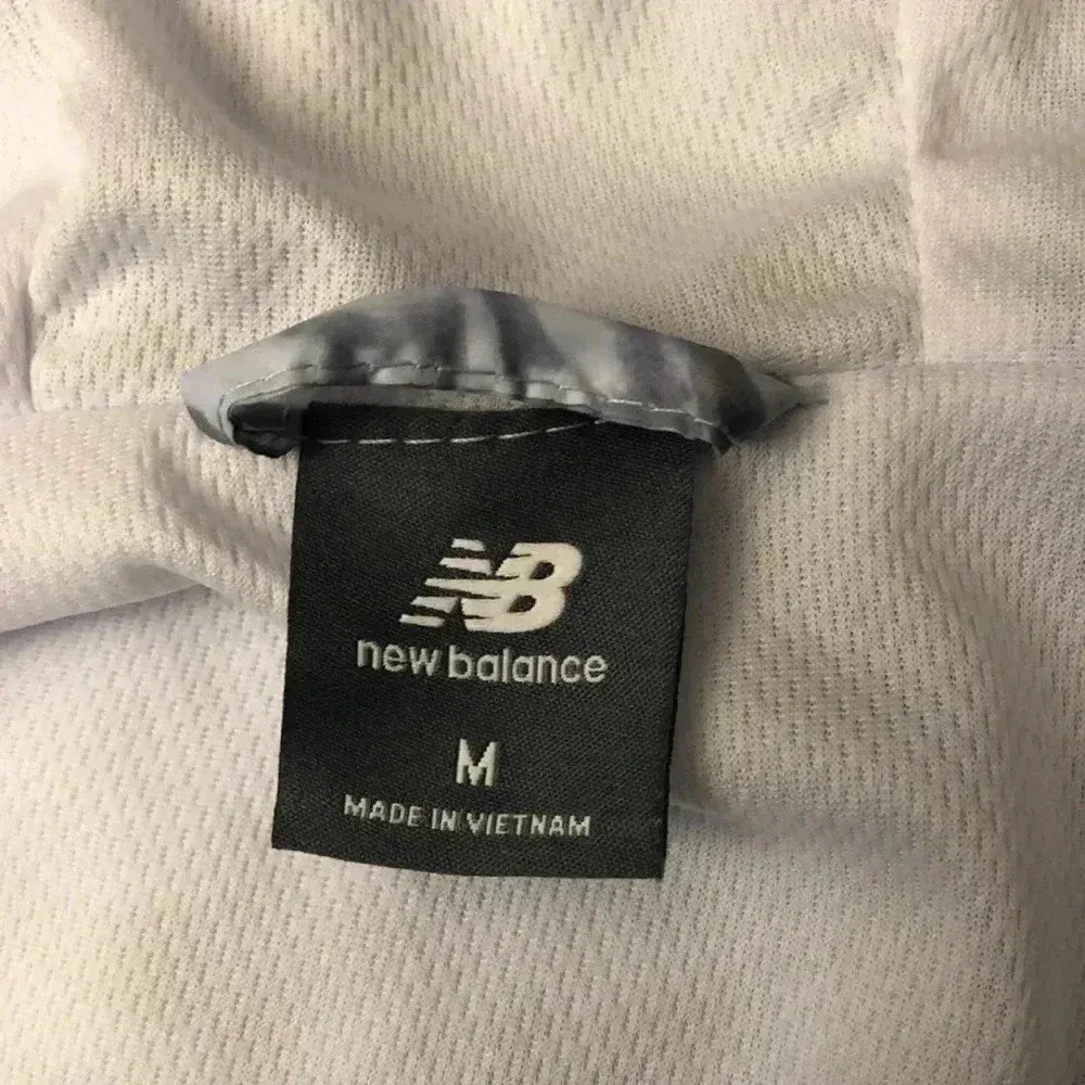 NWT New Balance Women’s Lightweight Windbreaker - Image 8