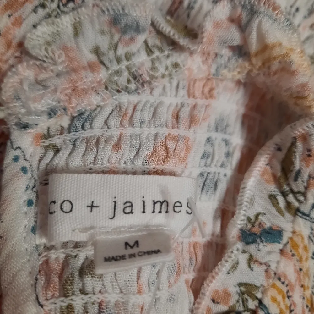 Coco + Jaimeson Blouse Short Sleeve Size Medium NWT - Image 4