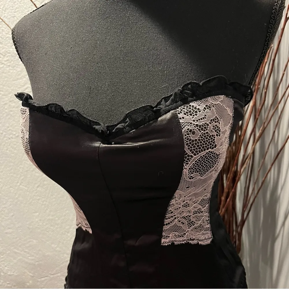🌸BLUSH BLACK AND PINK LACE CORSET SIZE LARGE🌸 - Image 3