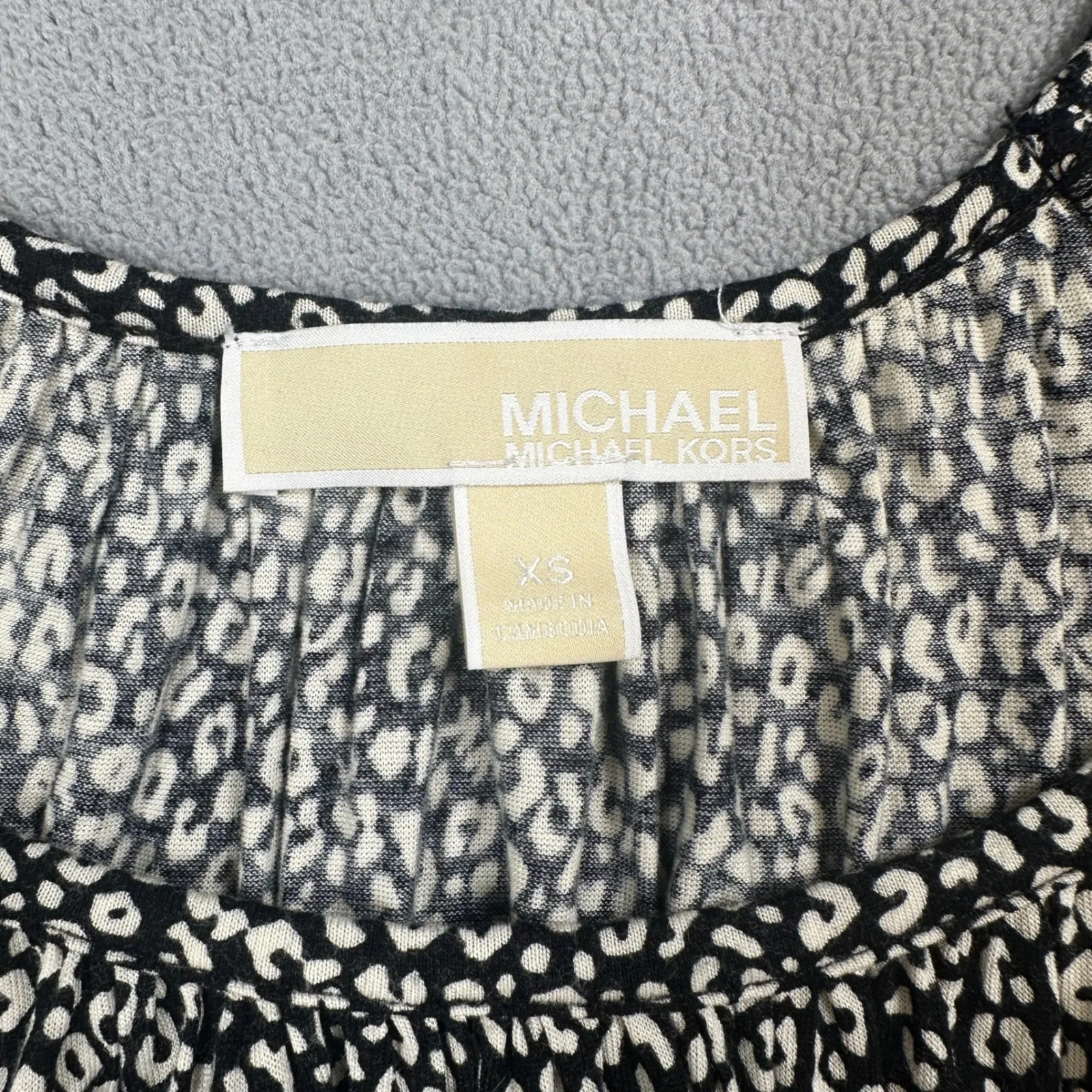 MICHAEL KORS Top Blouse Womens XS Black Animal Print Long Sleeve Gathered Neck - Image 4