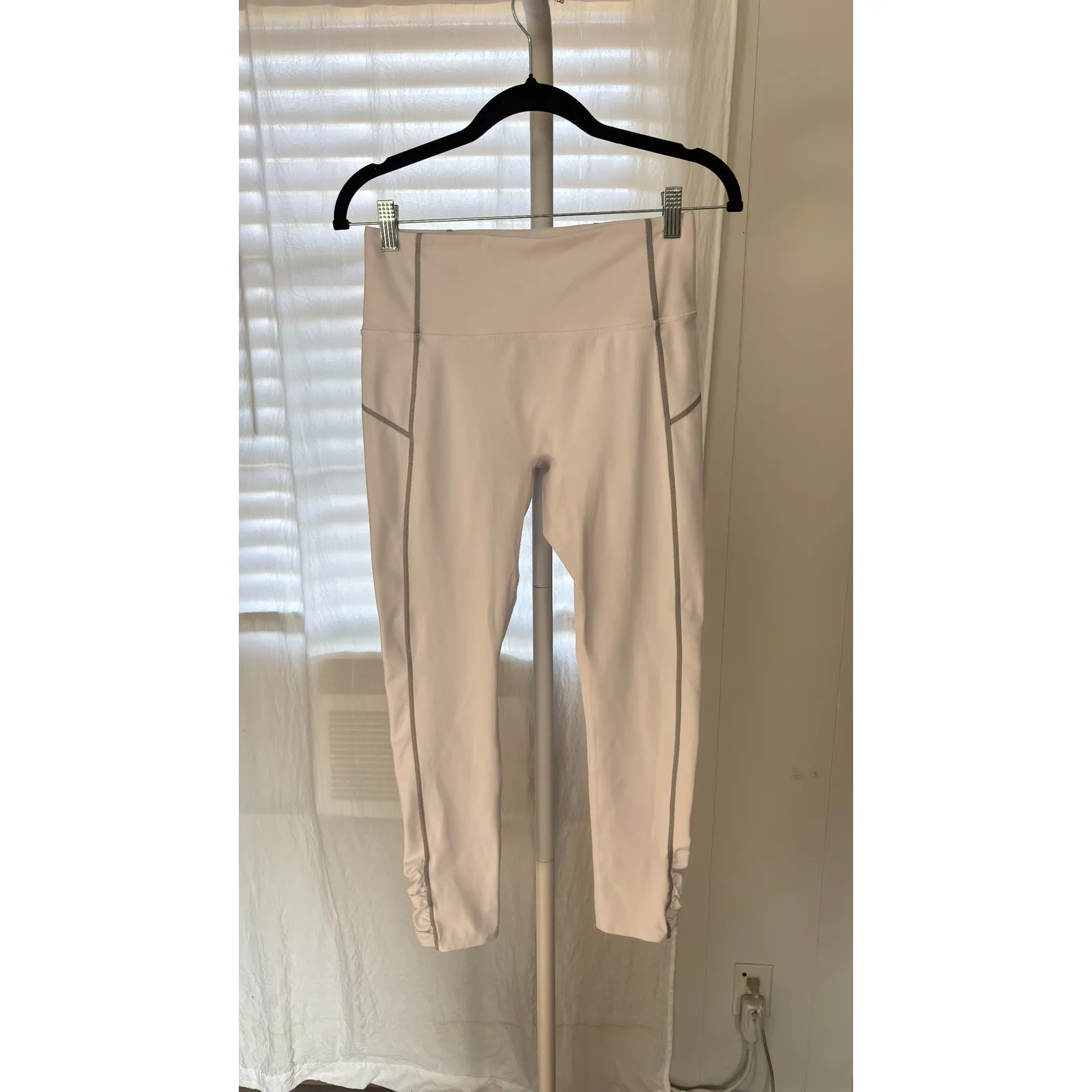 $98 Free People Movement High Waist White Leggings Ruched Ankle Pockets M Size M - Image 3