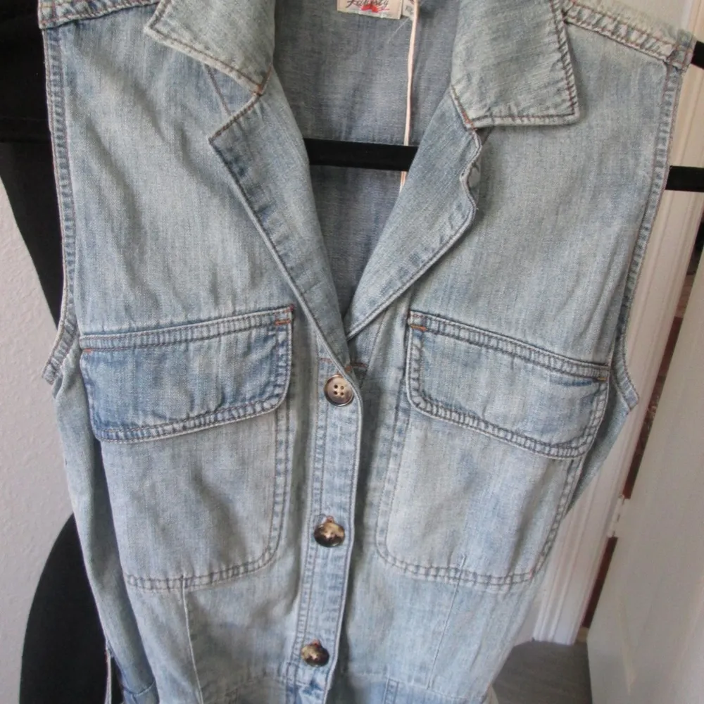 BNWT Faherty sunbleached denim utility romper  - Size XS - Image 2