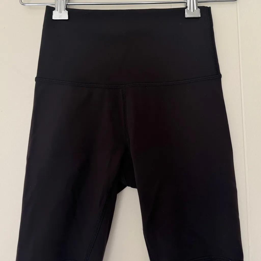 LULULEMON Wunder Train High Rise Short 8" in Black Size 2 - Image 4