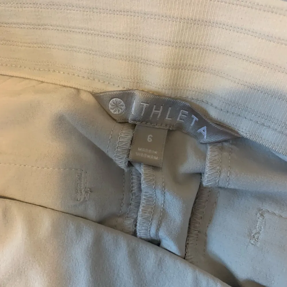 Athleta Bermudan Shorts Sz 6 Khaki - Image 4