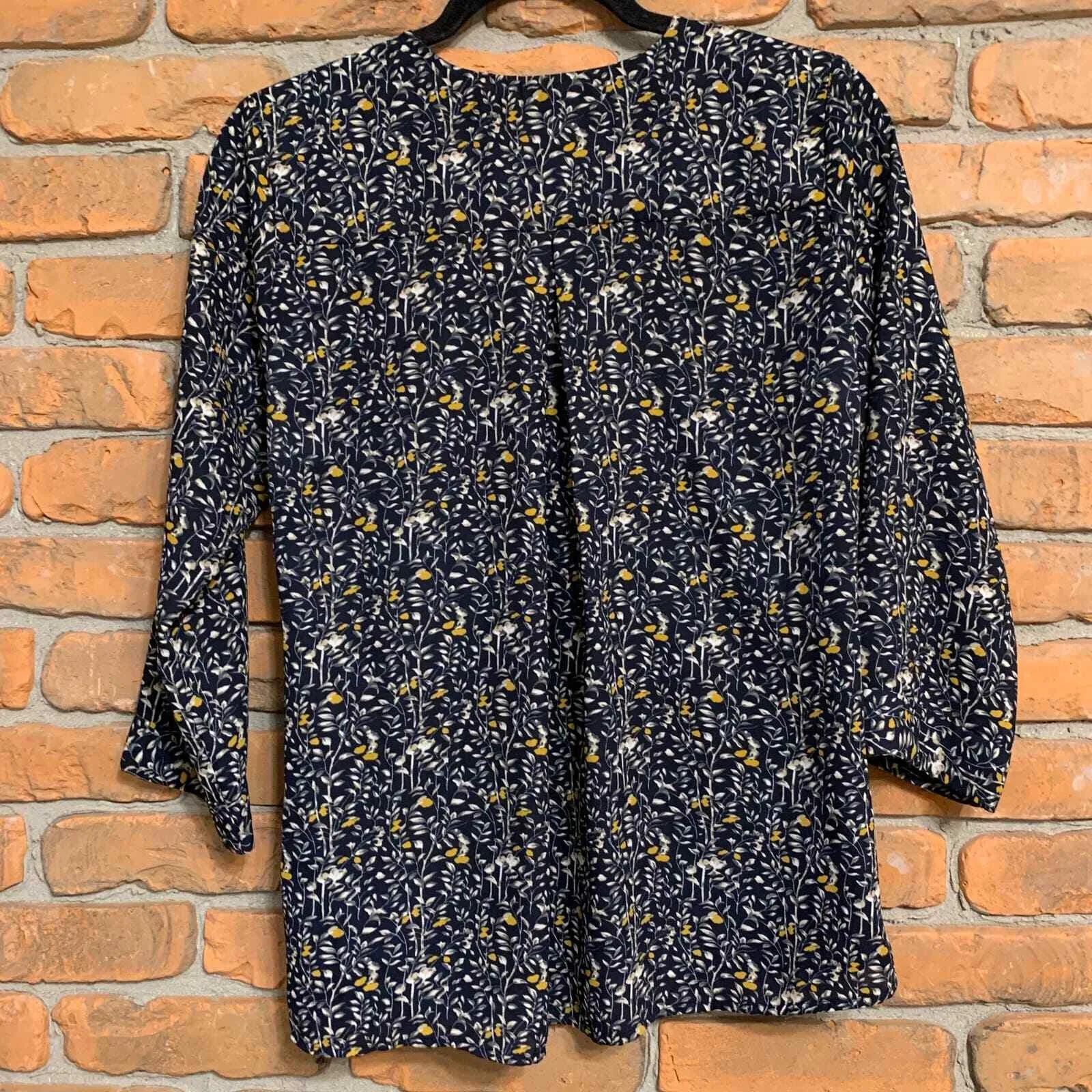 Allison Joy Floral Print Blouse Womens Size Small‎ 3/4 Sleeve Tie Waist Top Navy - Image 4