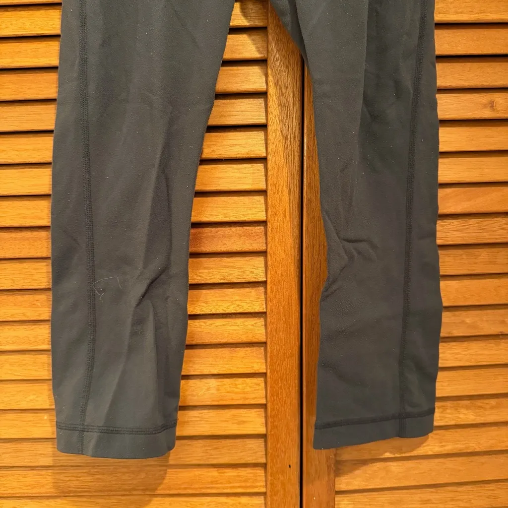 Lululemon Run Full Tilt Crop Purple and Black Leggings Sz 2 - Image 3