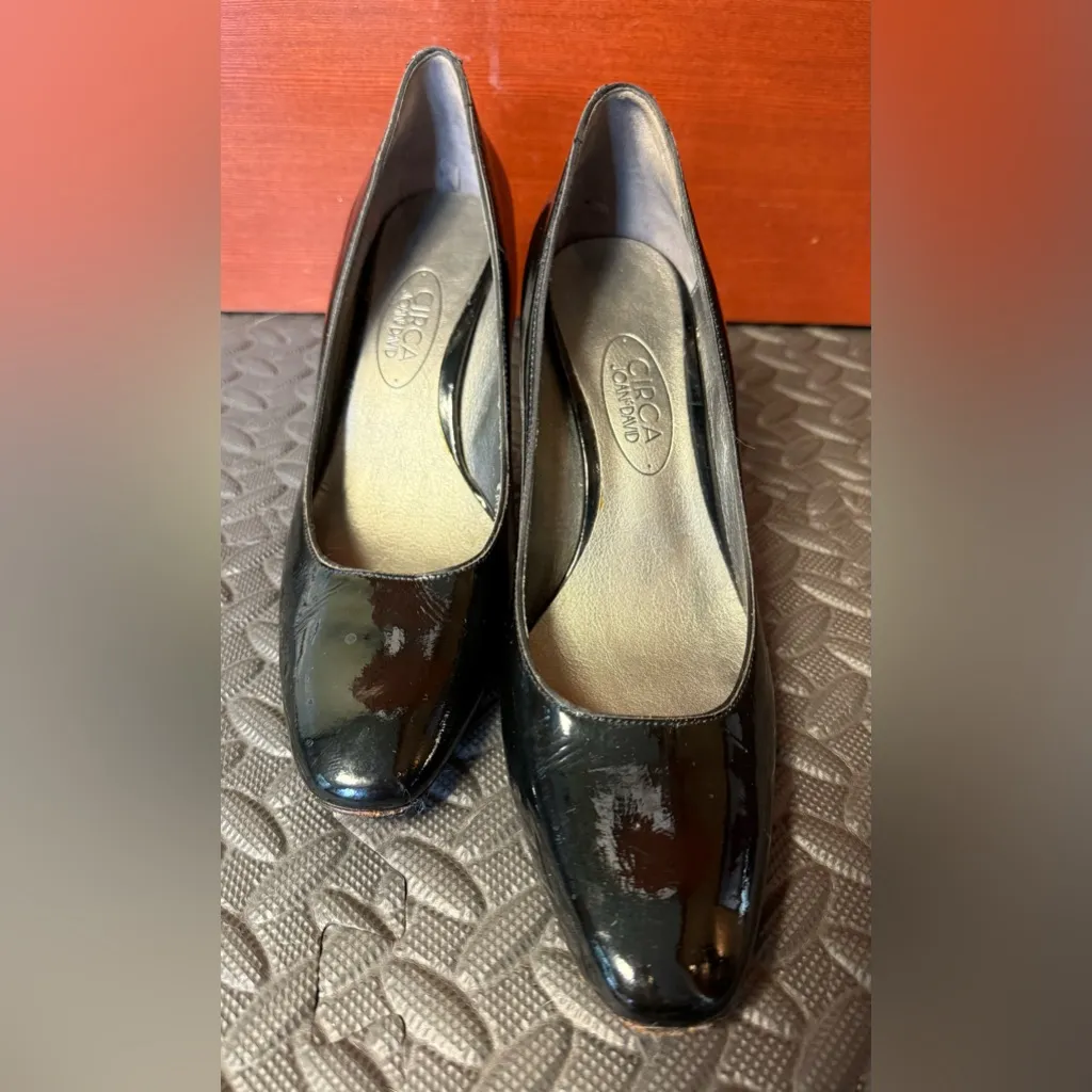Joan & David 💚 Glossy Black Patent Leather Heels - Image 2