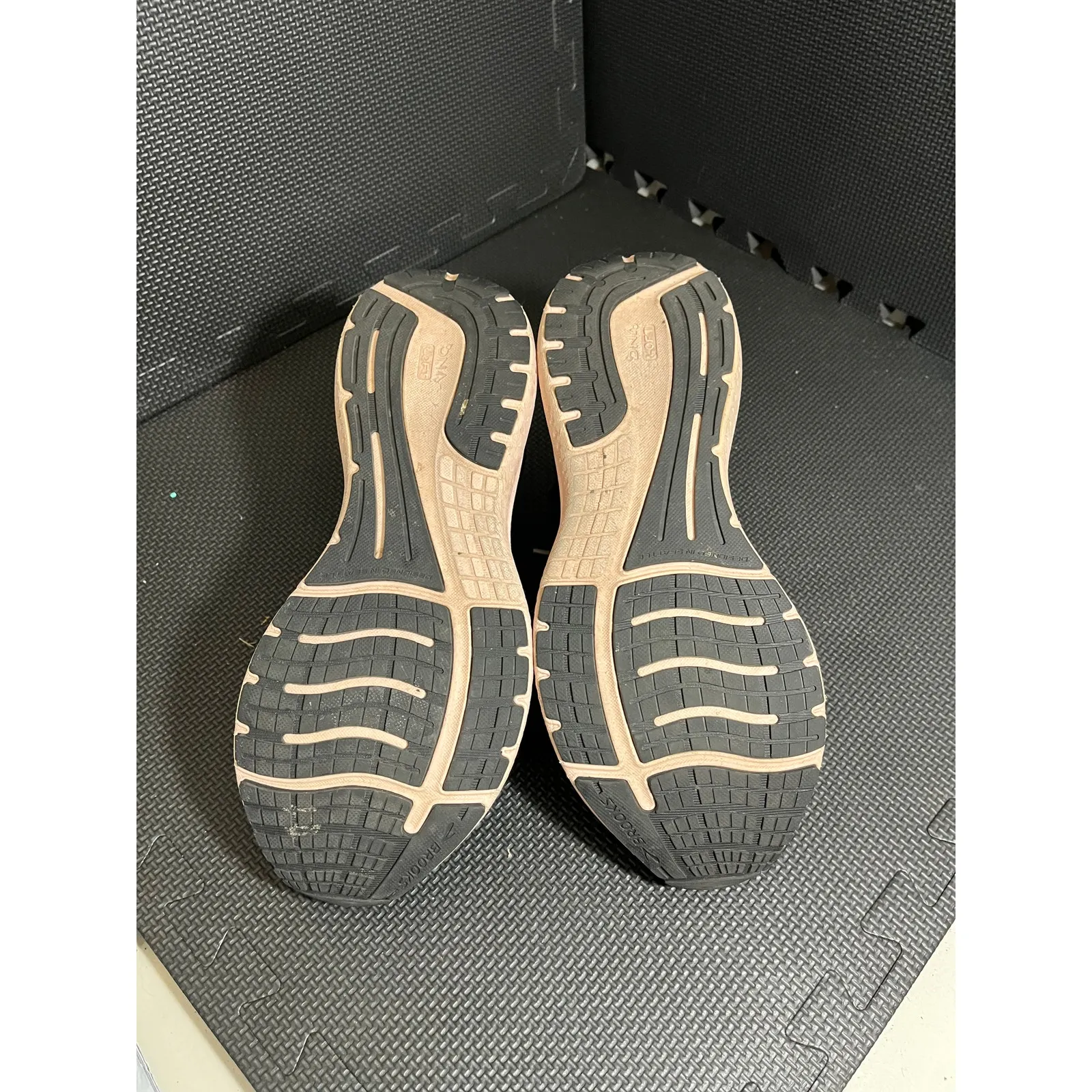 Brooks Women's Glycerin 19 Running Shoes‎ Sneakers Size 12 Black Pink Ombre - Image 5