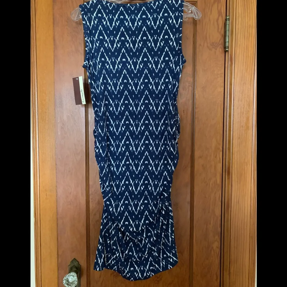 Loveappella Draped front printed dress. Size large - Image 2