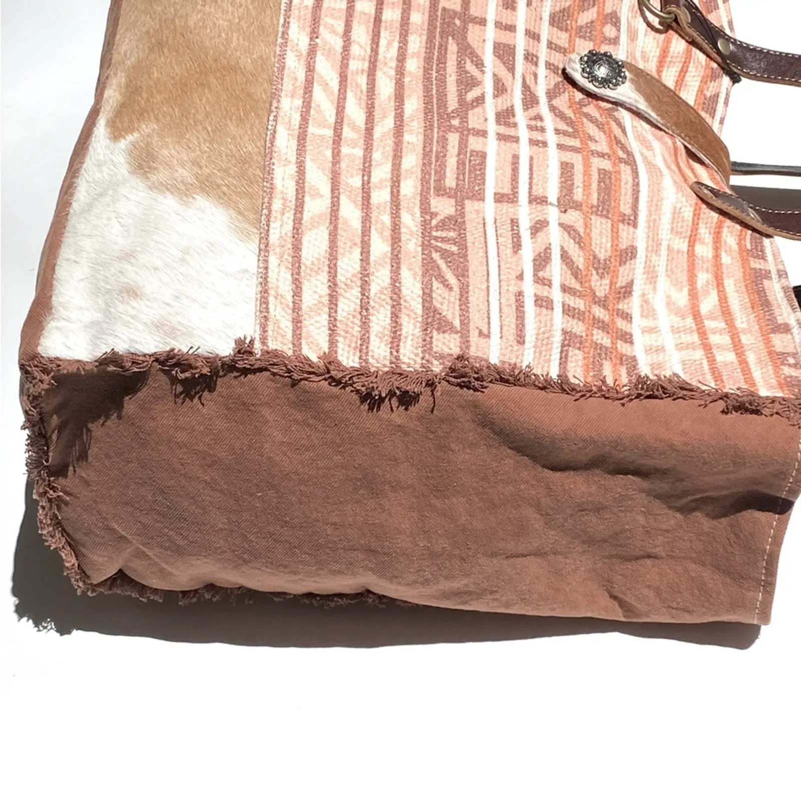 NWT Western CORAL BLOSSOMS WEEKENDER BAG by Myra Pink - Image 5