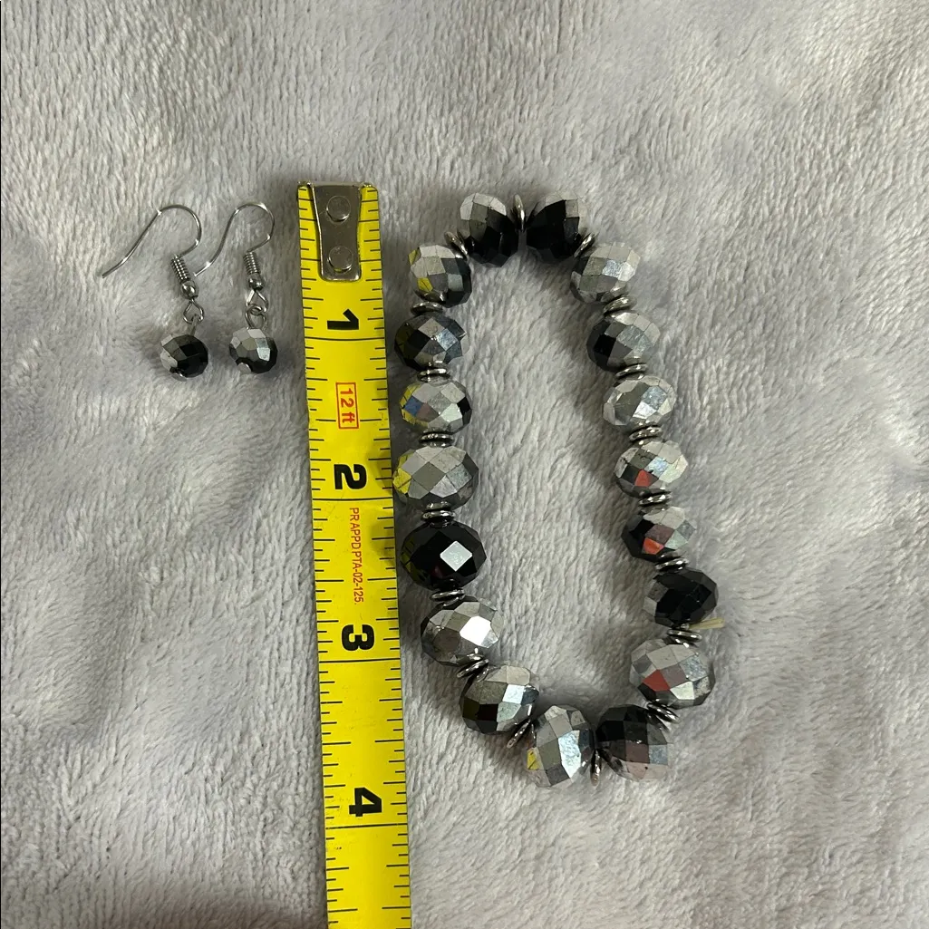 Elegant Silver and Black Jewelry Set - Image 6