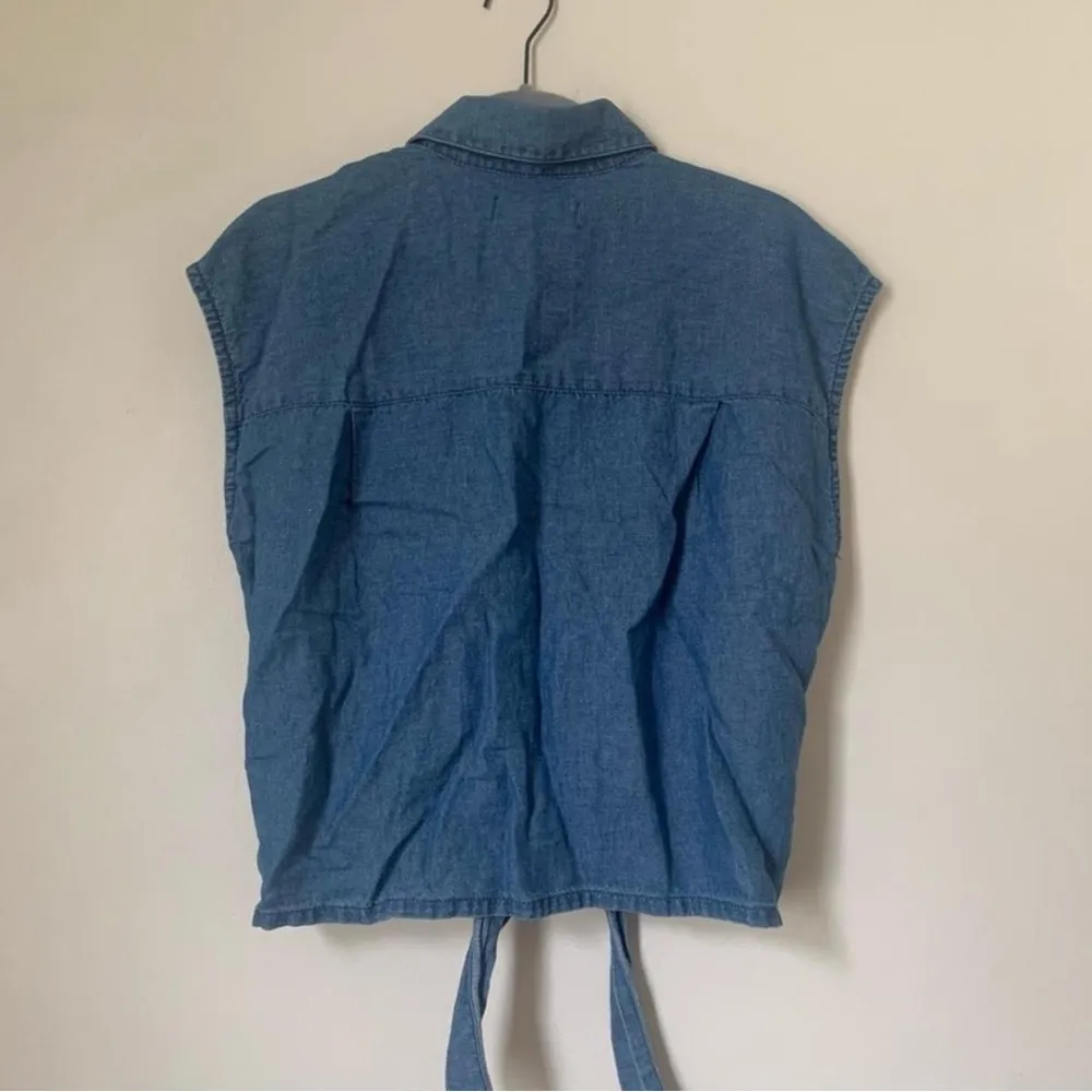 Madewell Blue Sleeveless Button Down Shirt with Tie Front - Image 4