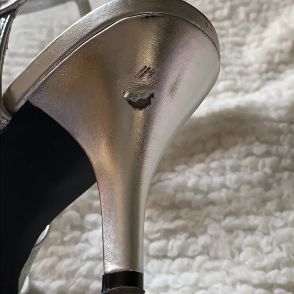 Nina Nadine Silver Shiny Heels Size 9 - Image 6