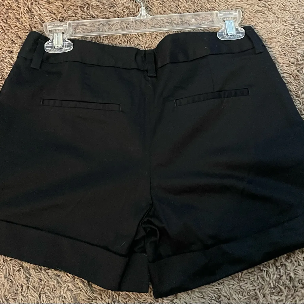 Express Women's Black Shorts - Image 2