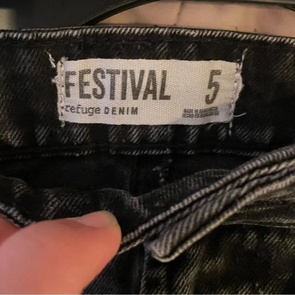 Refuge Festival Women’s Black Denim Ripped Jean Shorts Sz 5 - Image 5