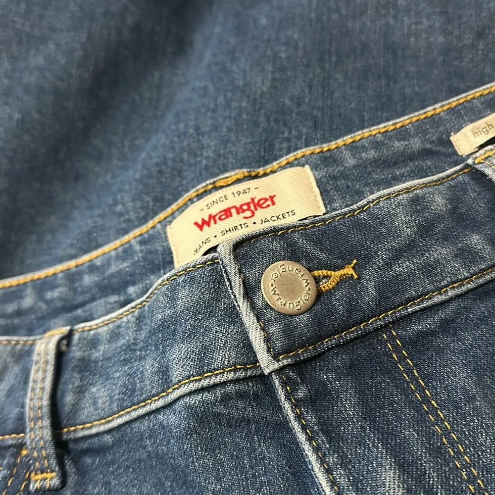 NWT Wrangler Women's High Rise Loose Straight Jeans  12/31 - Image 9