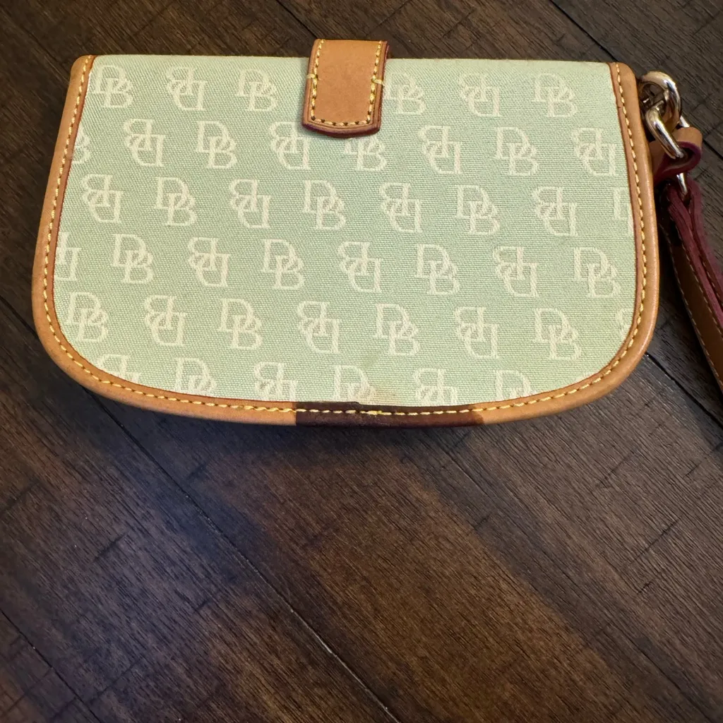 Dooney & Bourke Green‎ Canvas Signature Wristlet E - Image 3