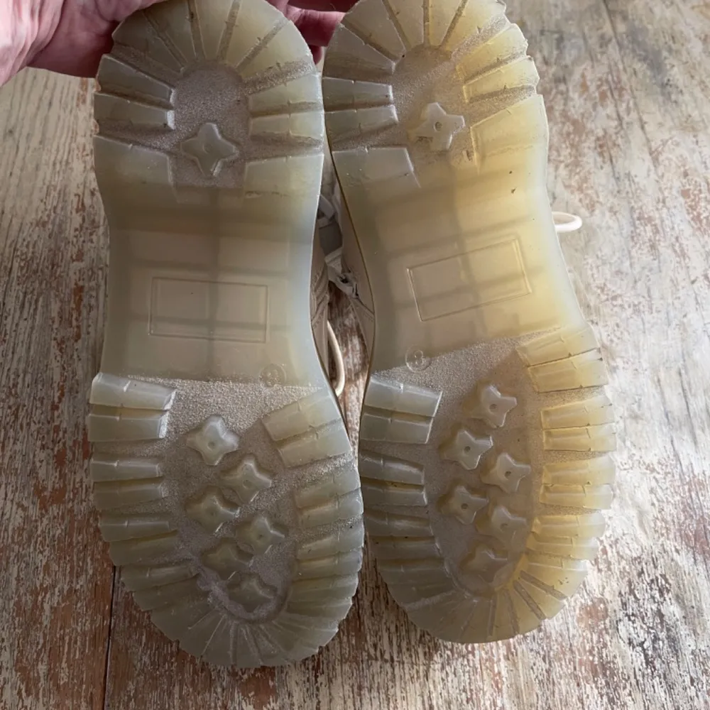 "BETTYY" Combat Boots White Lace Up Ankle Lug Sole SZ 10 90s Grunge - Image 9