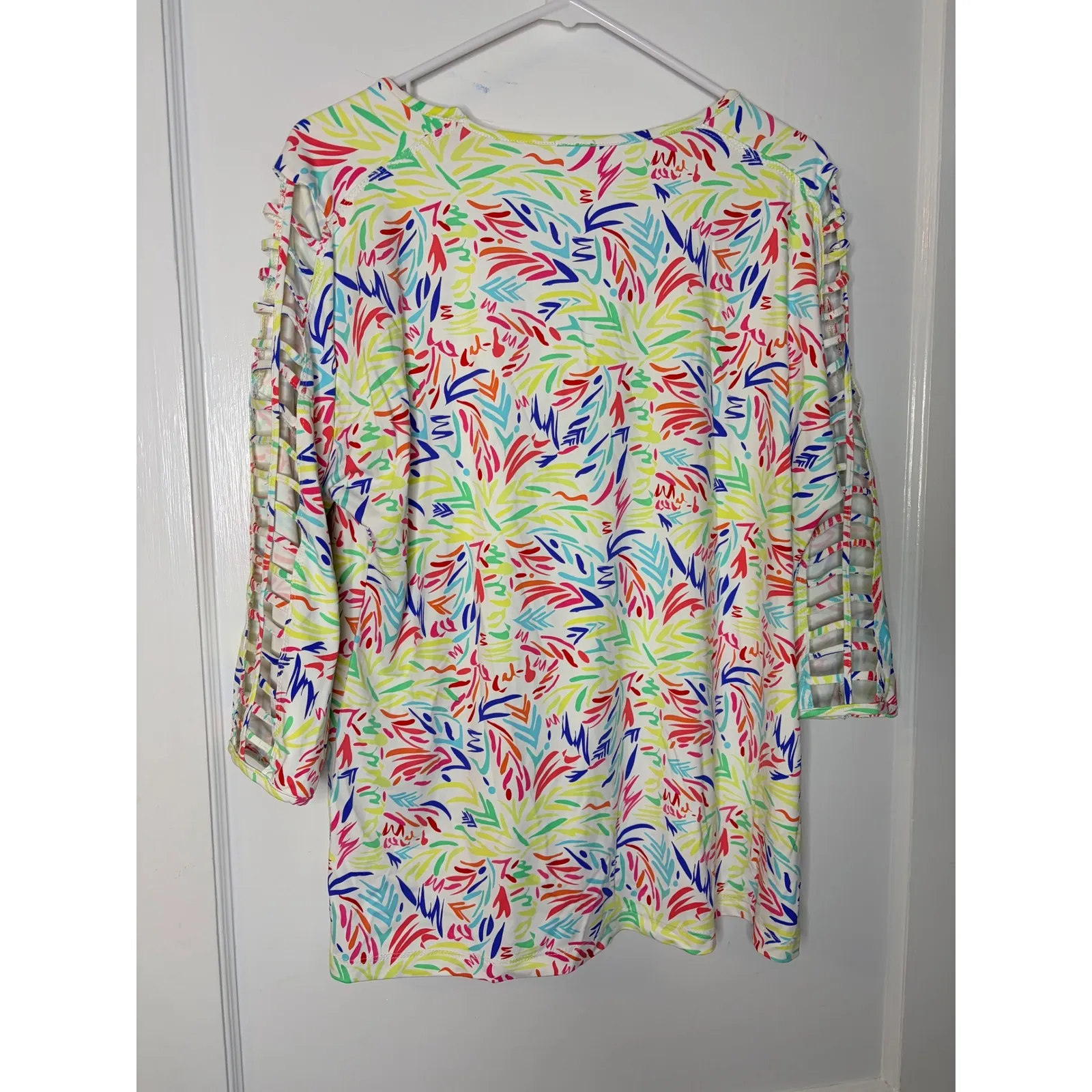 Lulu B Tropical Leaf Print Cut Out Sleeve V Neck Top M Soft Colorful White Size M - Image 5