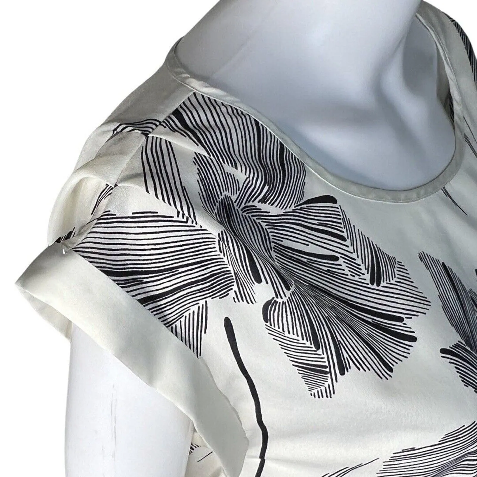 The Limited Shirt Women Small White Black‎ Floral Blouse Flower Career Casual - Image 7