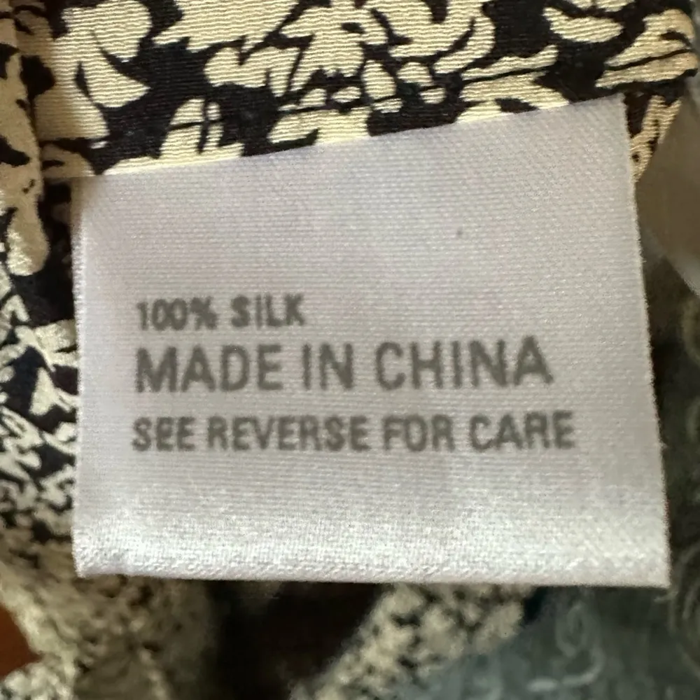 Black and White Floral Silk Blouse Size 14 - Image 8