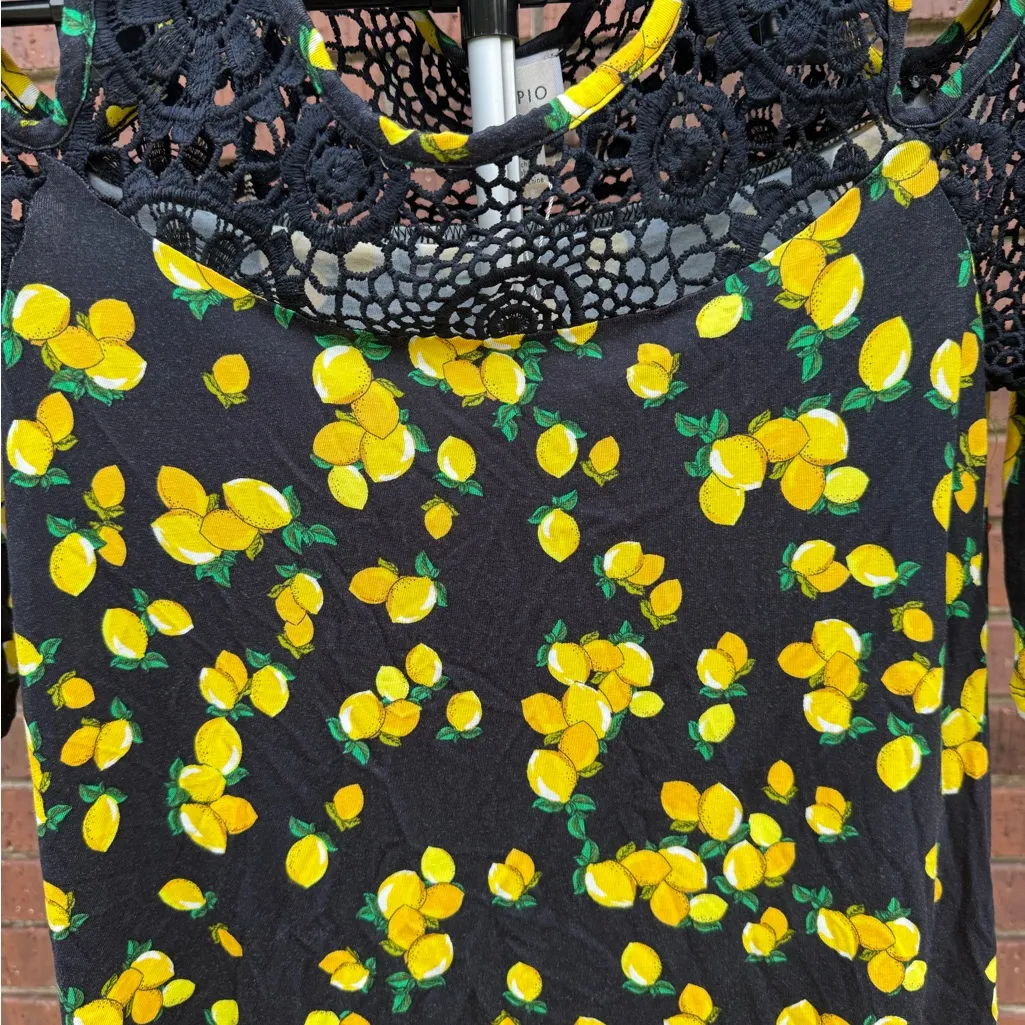 Cupio Lemon Cold Shoulder Summer Top Crochet Navy Yellow Size Medium New - Image 2