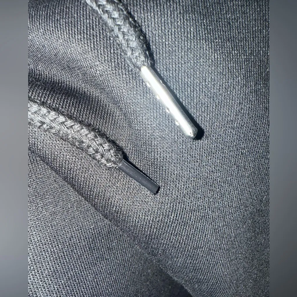 Black Feathered Women's Hoodie size M Size M - Image 14