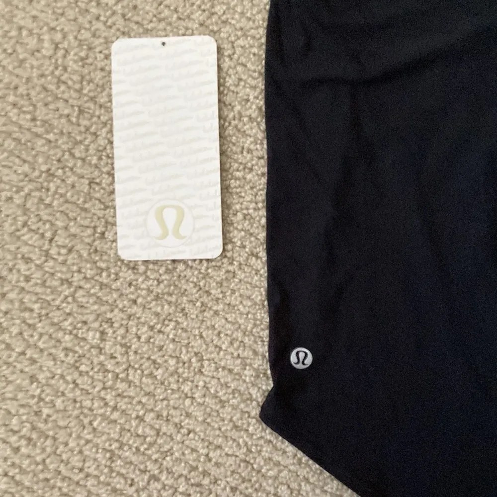 LULULEMON Mix & Mesh Short Sleeve Tie Tee All Tied Up Mesh Flow Black Like New - Image 8