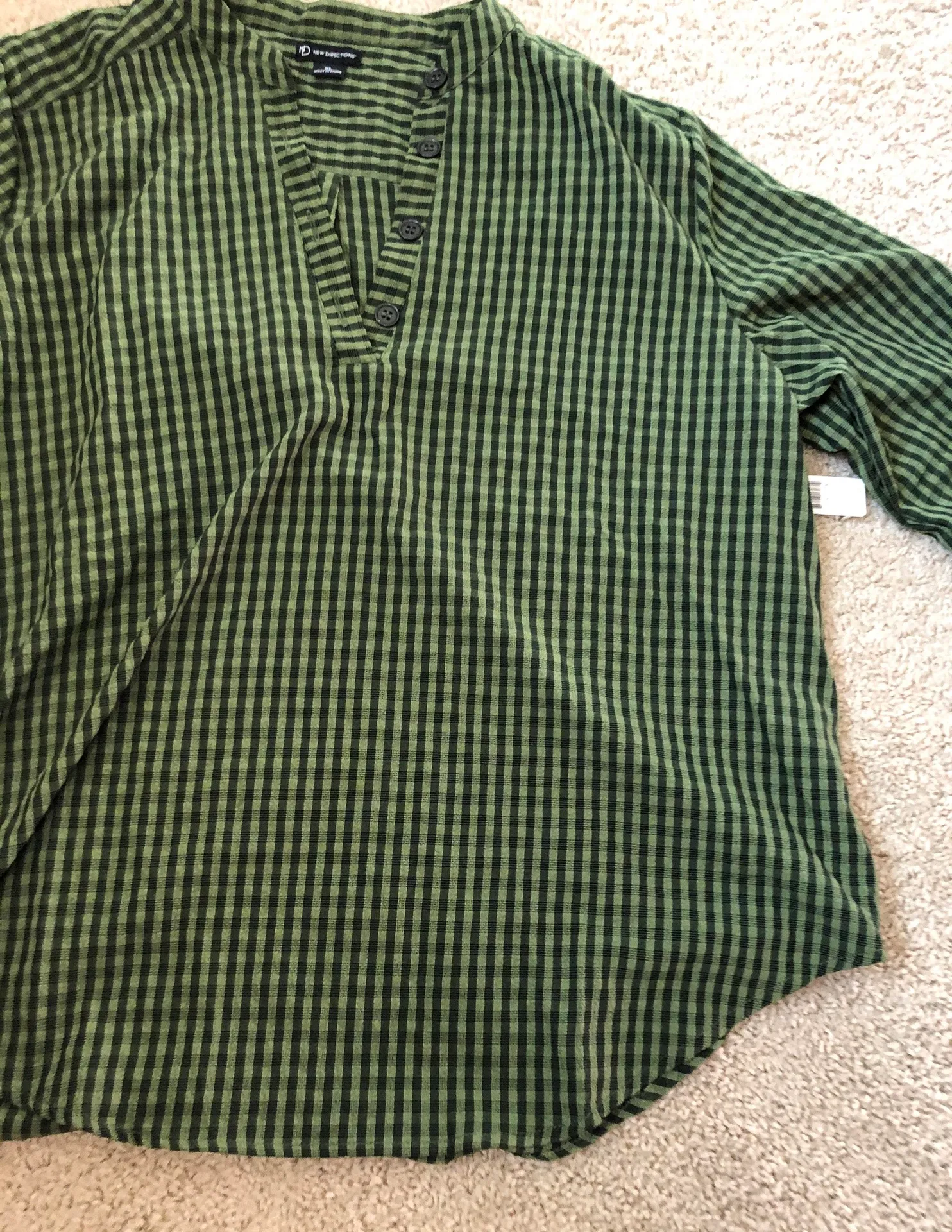 Green and black plaid top never worn  - Image 3
