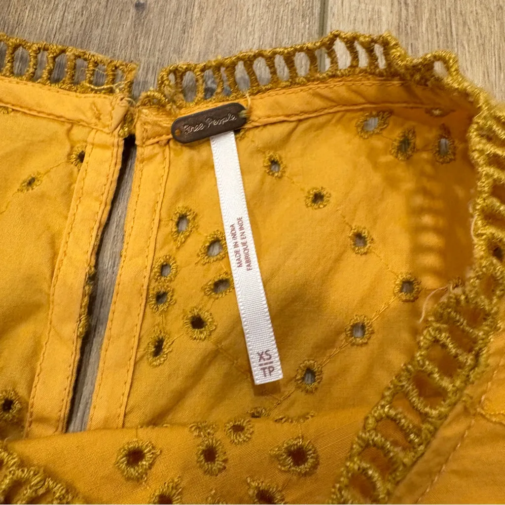 🌟FREE PEOPLE🌟 MERCI BEAUCOUP EYELET BELL SLEEVE BLOUSE YELLOW SZ XS - Image 5