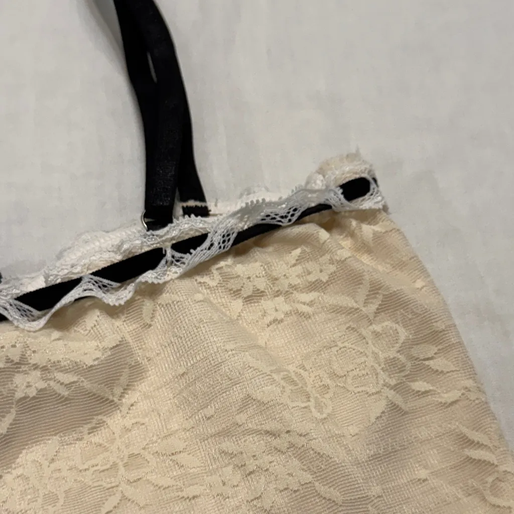 Elegant Lace Camisole with Black Accents - Image 11