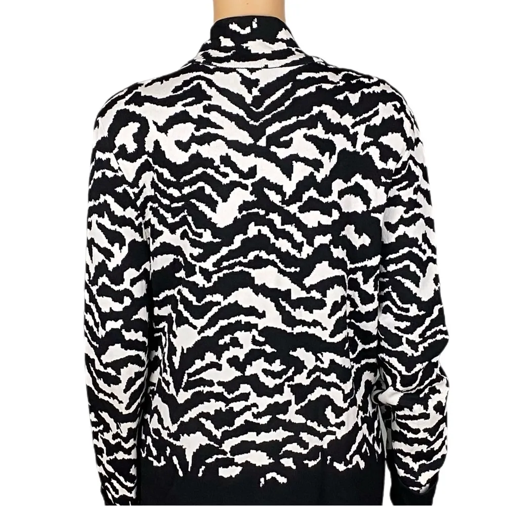JONES NEW YORK Black and White abstract zebra zipper sweater jacket. Large. EUC - Image 8