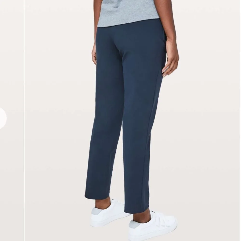Lululemon On The Move Pant *28"
True Navy - Image 2