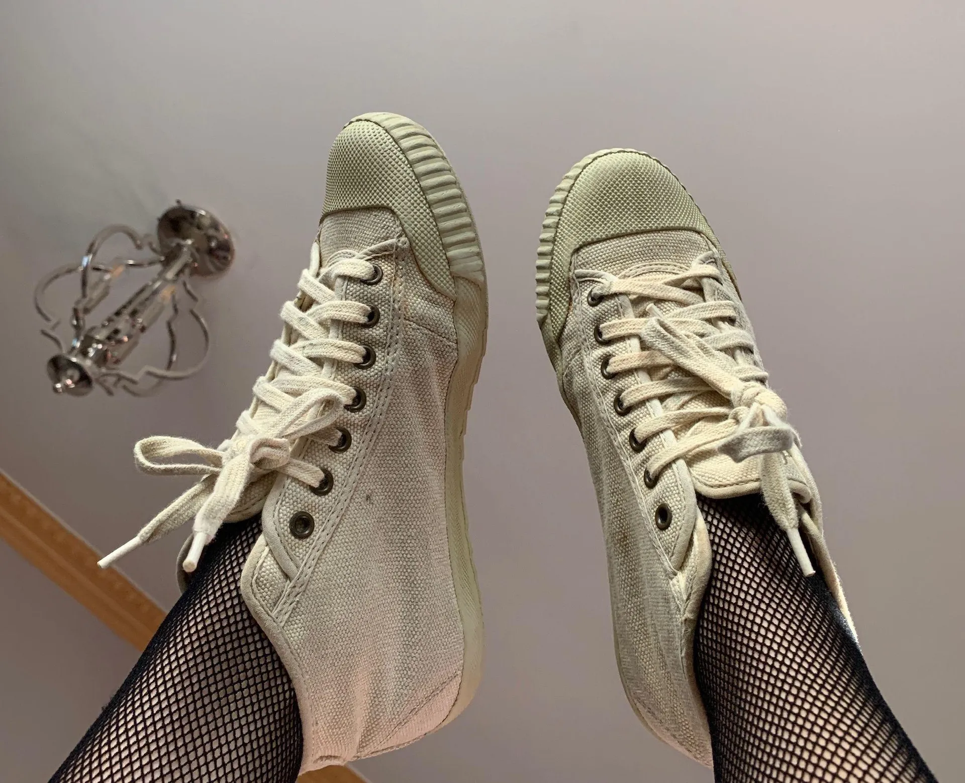 Khaki Colored Low Top Sneakers 🪐 Tan Size 6.5 - Image 5