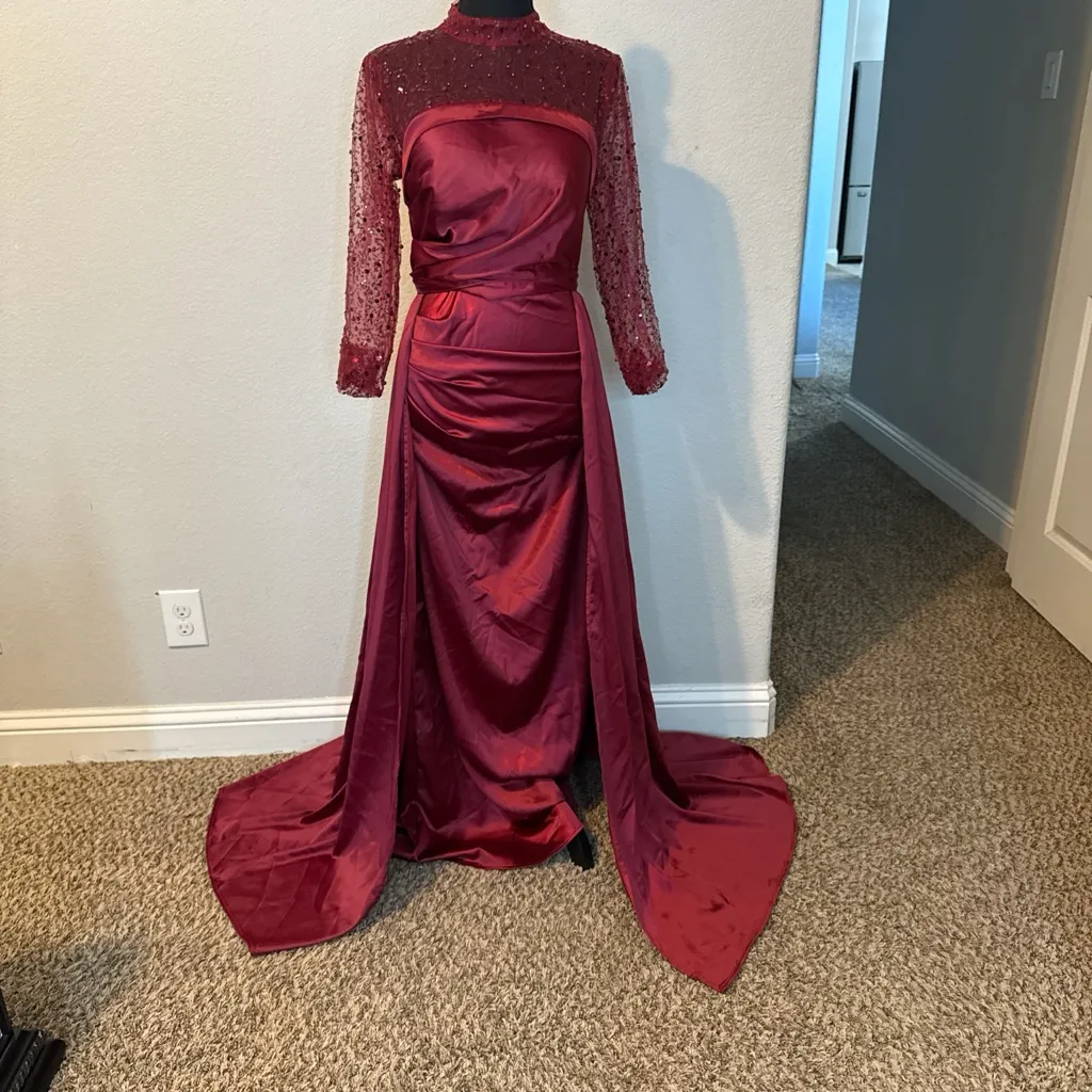 Elegant Burgundy Evening Gown Red - Image 2