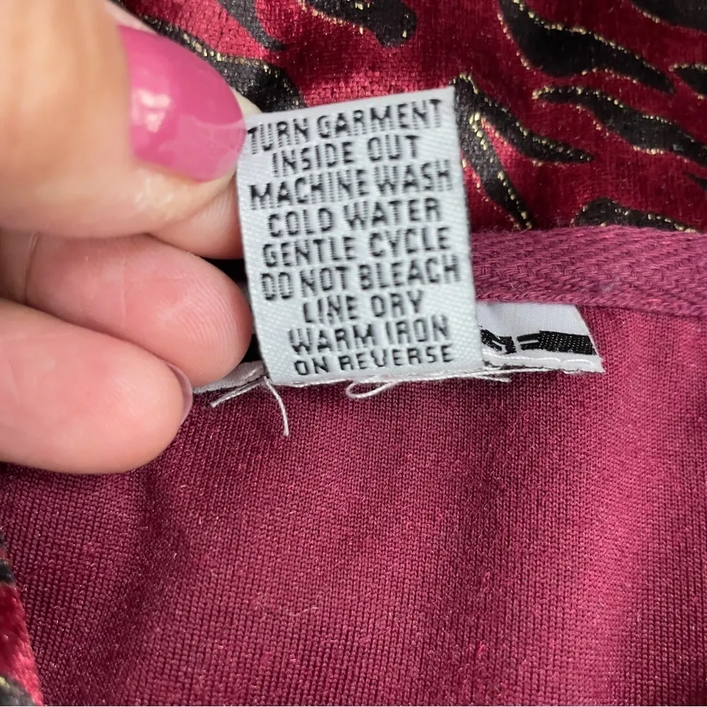 Mirror Image Black Cherry Tiger Print Sweater colors of gold, black size L Red Size L - Image 5