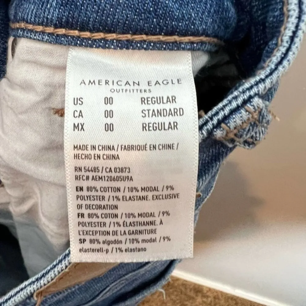 American eagle distressed destroyed mom denim blue jeans raw hem stretch size 00 - Image 9