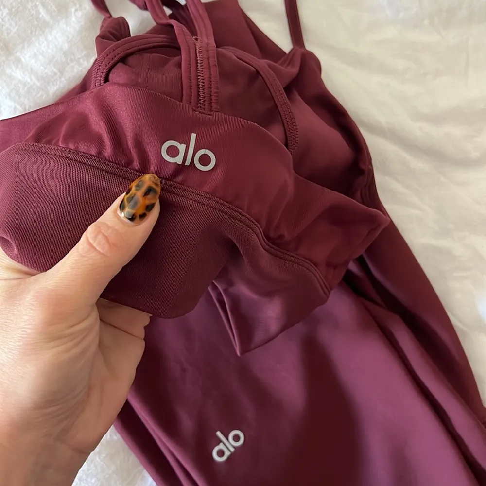 ALO Yoga merlot set 7/8 airlift leggings size L lavish bra size S - Image 2