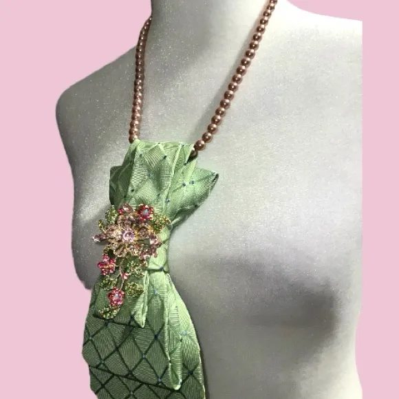 “Dainty Dapper”Green Patterned Tie Necklace with beautiful brooch Green - Image 4