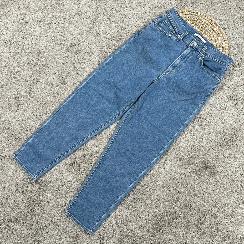 Levi’s Women’s High Waisted Ankle Taper Leg Jeans in Mid Stone Wash 28 - Image 4