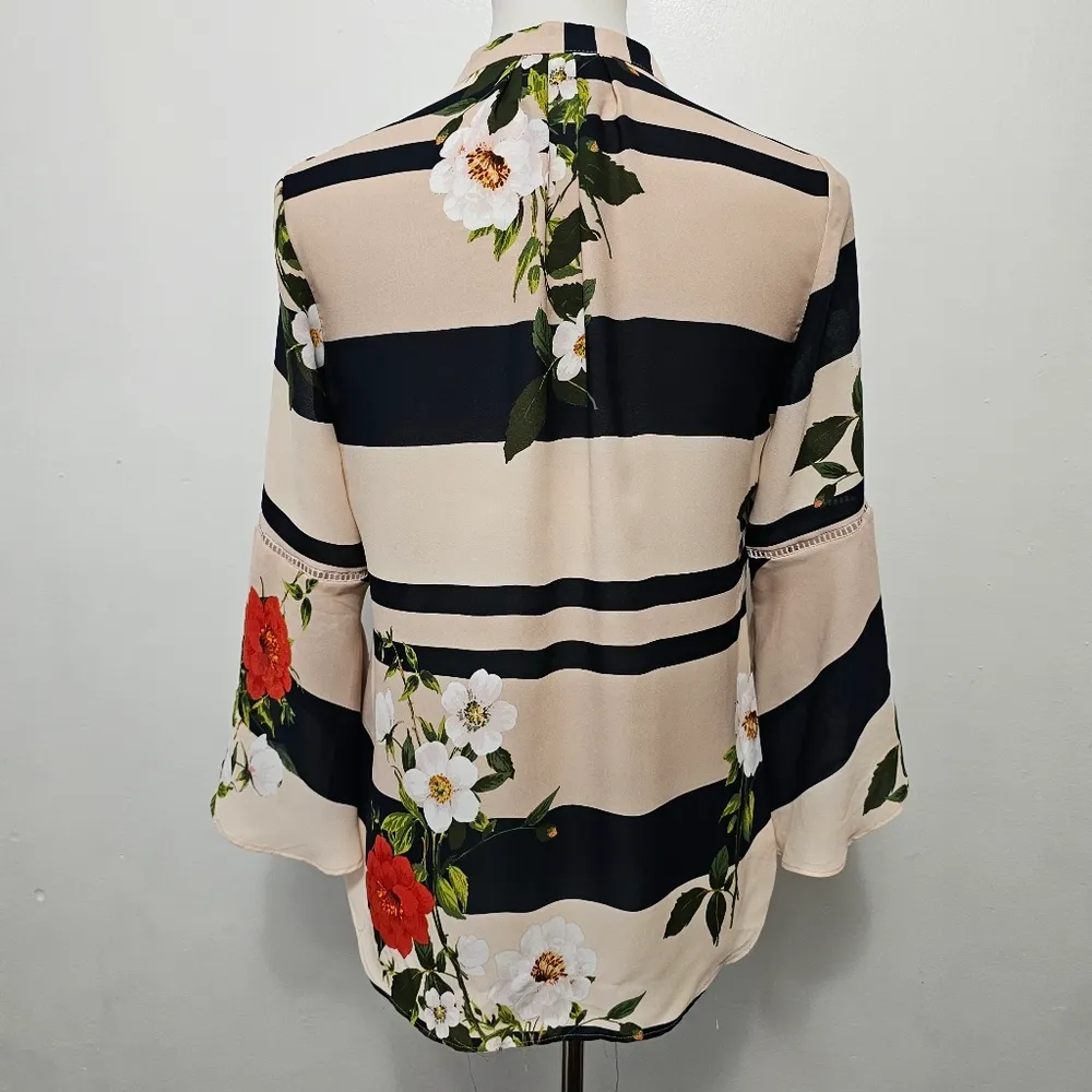 Valerie Stevens Blush & Navy Floral Striped Bell Sleeve Blouse Size Small - Image 5